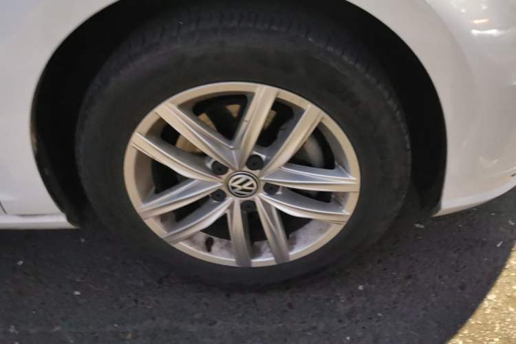 Used Volkswagen Golf 2018 230TSI Automatic Comfort Model Right Front Wheel Hub