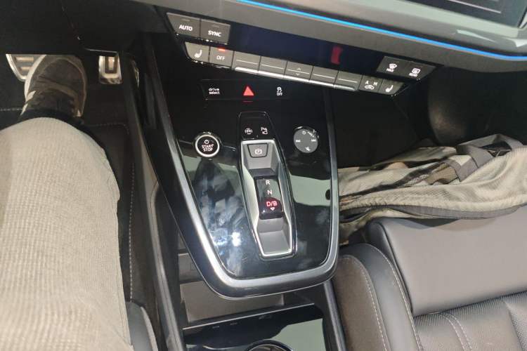 Used Audi Q4 e-tron 2024 40 e-tron Boundary Edition Gear Lever