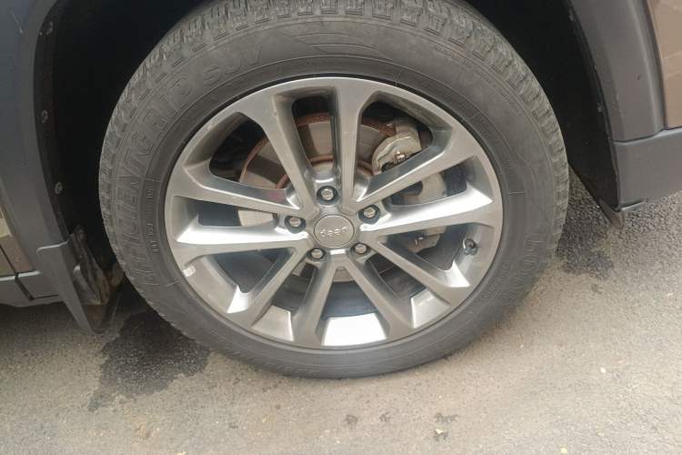 Used Jeep Grand Commander 2018 2.0T Four-Wheel Drive Prestige Edition China V Right Front Wheel Hub