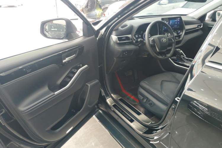 Used Toyota Highlander 2023 2.5L Smart Electric Hybrid Dual-Engine Four-Wheel Drive Prestige Version – 7 Seats Driver Seat