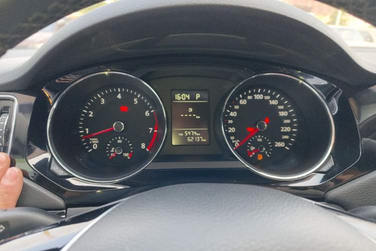 Used Volkswagen Sagitar 2015 230TSI Automatic Comfort Version Instrument Cluster