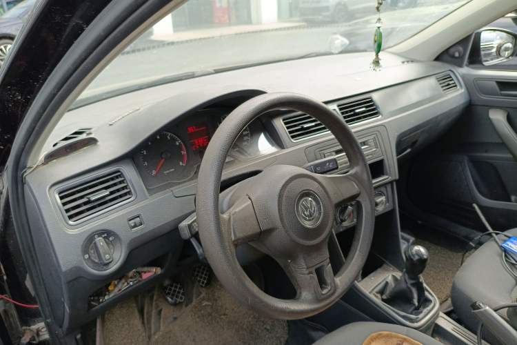 Used Volkswagen Santana 2013 1.6L Manual Fashion Edition
