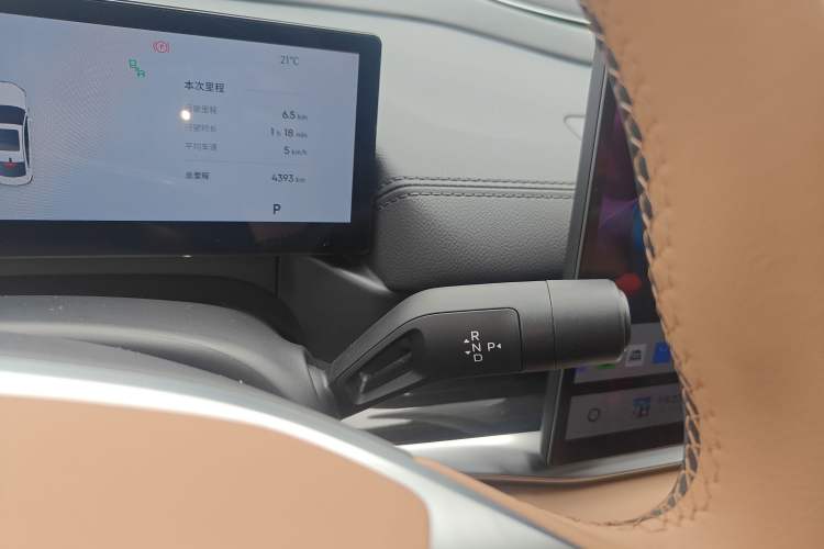 Used Geely Galaxy A7 2025 Model EM-i 150km Starship Edition Gear Lever