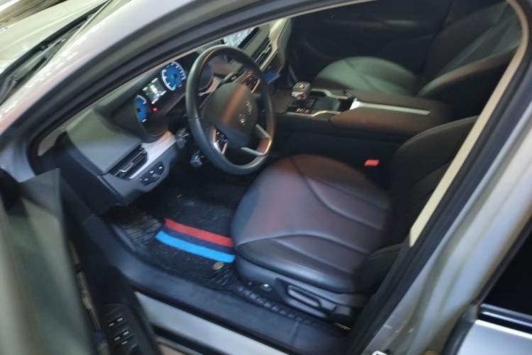 Used Hongqi E-QM5 2024 610 km PLUS