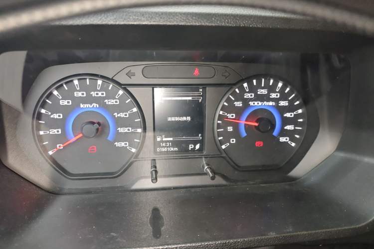 Used Iveco Daily 2023 2.5T A35M1 Multi-Purpose Passenger Vehicle Short Wheelbase Low Roof Single Tire Manual Transmission with Automatic Option