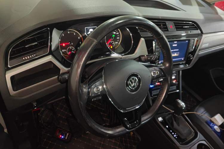 Used Volkswagen Touran 2021 Tiguan L 280TSI DSG Boundary Edition 6-Seater