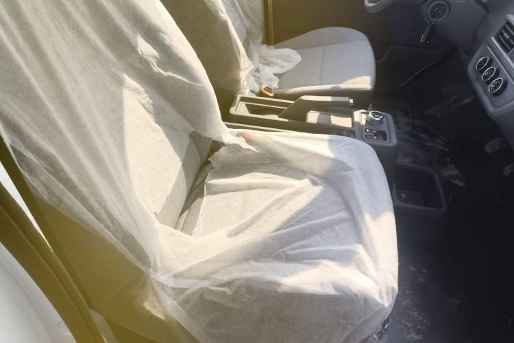 Used Wuling Yangguang 2024 300KM Comfort Version Passenger Van 75kW