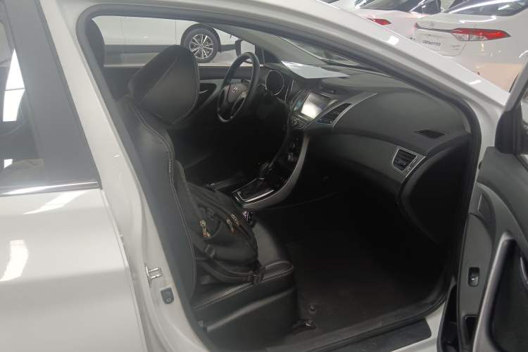 Used Hyundai Elantra (5th Generation / Langdong) 2016 1.6L Automatic Prestige Model
