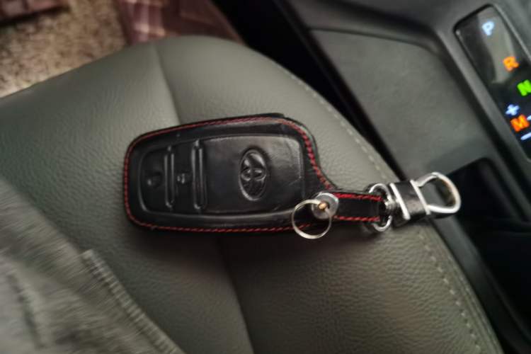 Used Toyota RAV4 2016 2.0L CVT Two-Wheel Drive Fashion Edition China V Standard
