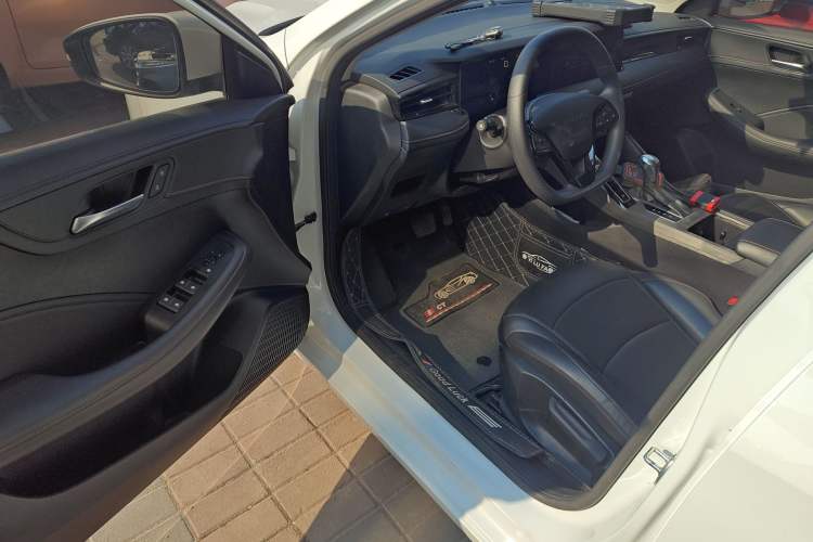 Used Roewe i5 2023 1.5L CVT Luxury Edition
