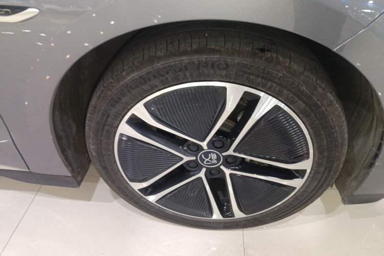 Used BYD Han 2023 EV Champion Edition 605KM Front-Drive Premium Model Right Front Wheel Hub