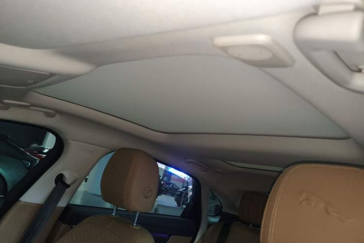 Used Jaguar XFL 2024 2.0T P250 Two-Wheel Drive Prestige Luxury Edition Headliner