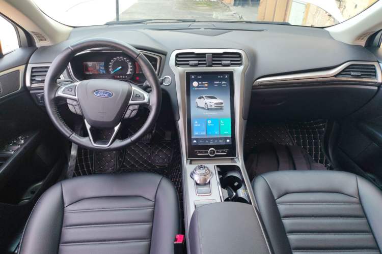 Used Ford Mondeo 2020 EcoBoost 180 Luxury Model Center Console