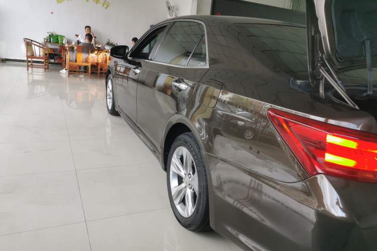 Used Toyota Crown 2015 2.0T Fashion Edition
