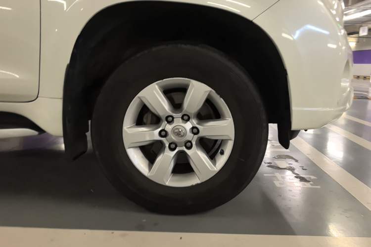 Used Toyota Prado 2016 3.5L Automatic TX-L NAVI Right Front Wheel Hub