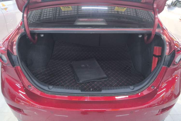 Used Mazda 3 Axela 2019 Cloud-Controlled Sedan 1.5L Automatic Luxury Model China VI Standard