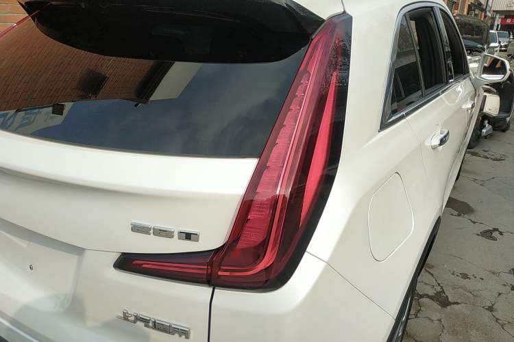 Used Cadillac XT4 2018 28T Two-Wheel-Drive Luxury Model