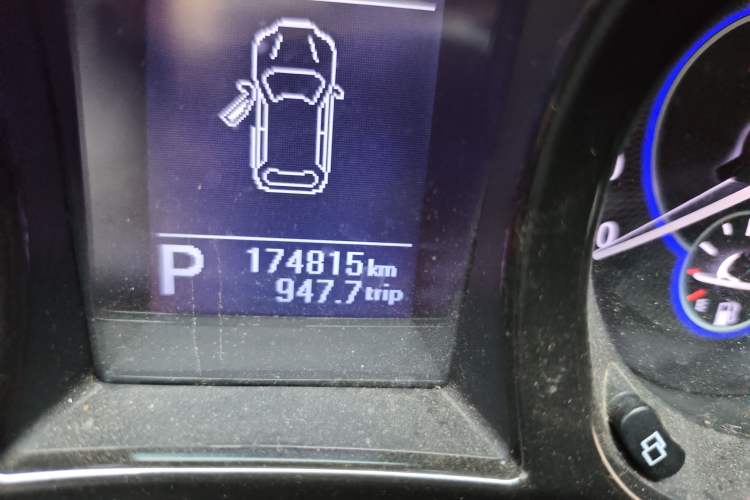 Used JMC Yusheng S350 2016 2.0T Automatic All-Wheel Drive Gasoline Ultra-Luxury 5-Seater Odometer Close Up