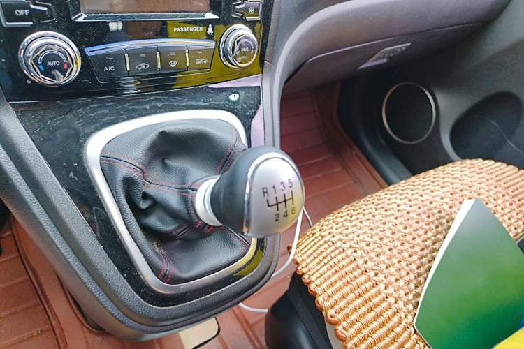 Used Haval H6 2015 Upgraded Model 1.5T Manual Two-Wheel Drive Elite Version Gear Lever