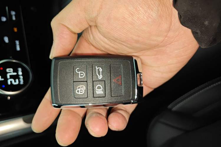 Used Land Rover Discovery 2025 360 PS S Interior 1