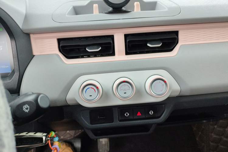 Used Chery QQ Ice Cream 2022 170km Sundae Phosphate Lithium-Ion