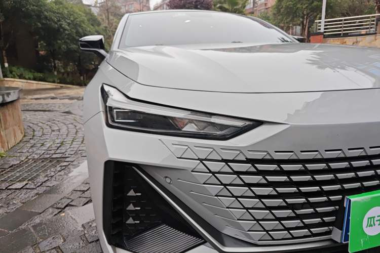 Used Changan UNI-V 2022 1.5T Prestige Version
