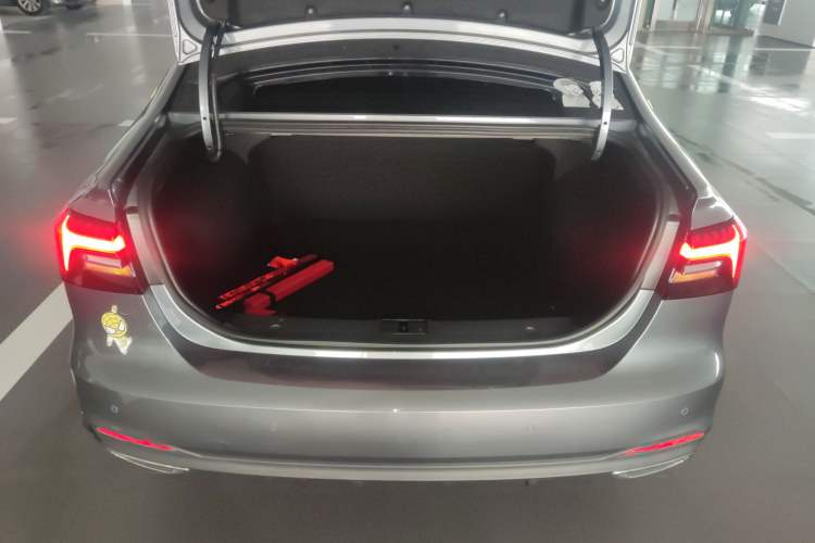 Used Roewe i6 MAX 2020 300TGI Automatic "Swell Cool Smart Drive" Edition
