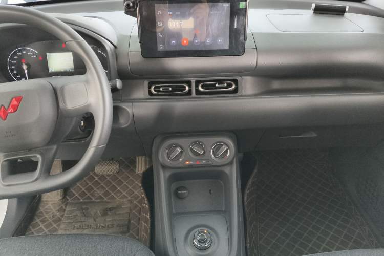 Used Wuling Hongguang New Energy 2024 All-Electric Model 300KM Standard Version
