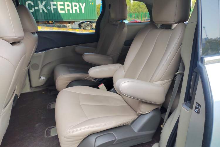 Used Buick GL8 2013 2.4L CT Luxury Business Comfort Edition
