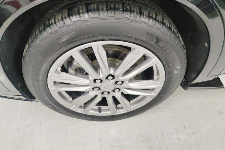 Used Cadillac XT6 2021 2.0T 6-Seater Two-Wheel Drive Luxury Version Left Front Wheel Hub