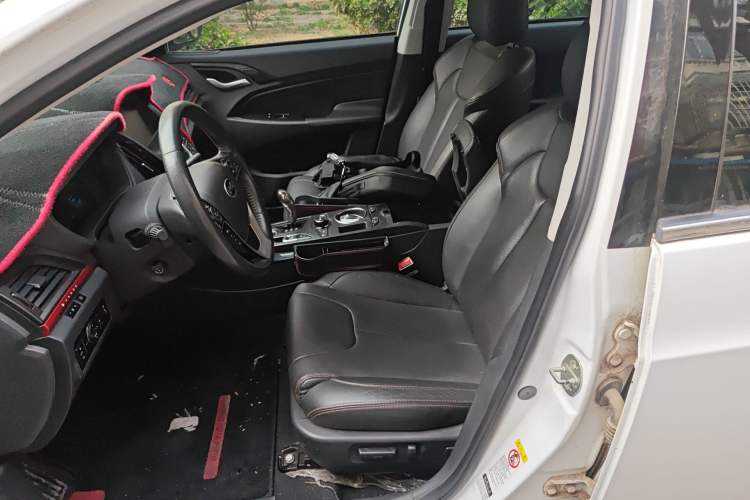 Used BYD Qin New Energy 2014 1.5T Flagship Model Left Front Seat