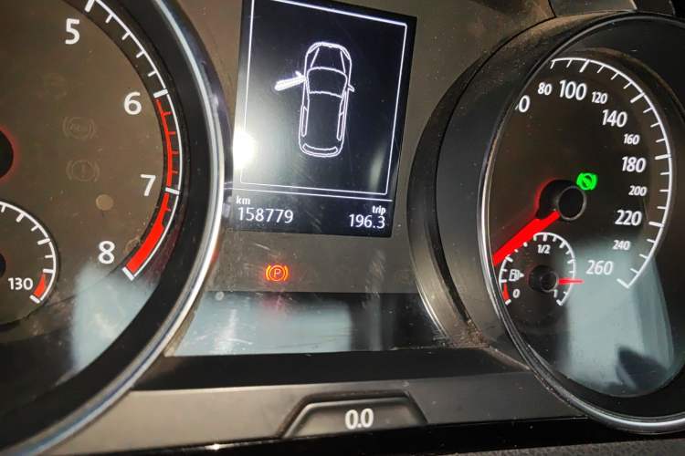 Used Volkswagen Golf 2016 1.4TSI Automatic R-Line Odometer Close Up