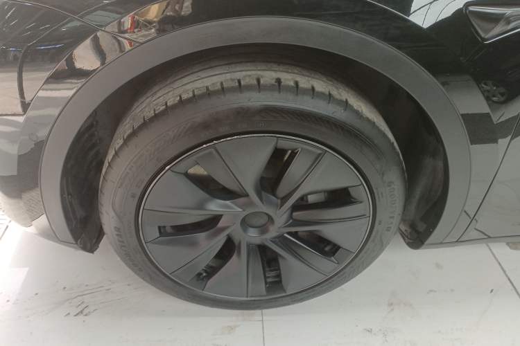 Used Tesla Model Y 2023 Rear-Wheel-Drive Version Left Front Wheel Hub