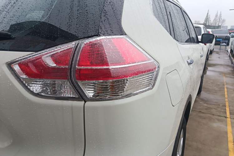 Used Nissan X-Trail 2015 2.0L CVT Comfort MAX Edition 2WD
