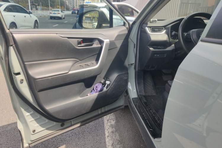 Used Toyota RAV4 2020 2.0L CVT Two-Wheel Drive Urban Edition Driver Seat