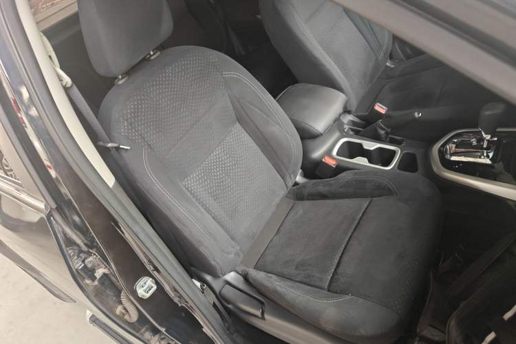 Used Nissan Navara 2017 2.5L Automatic 2WD Luxury Edition QR25