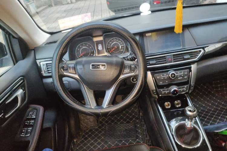 Used Zotye Domy X5 2015 1.5T Manual Luxury Version China IV Standard
