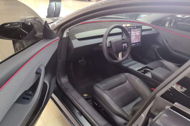 Used Tesla Model 3 2025 Rear-Wheel-Drive Version
