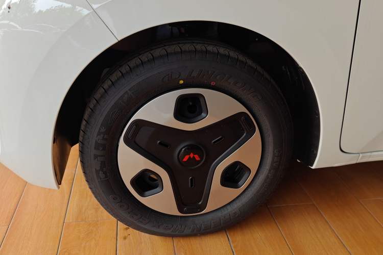 Used Wuling Zhiguang New Energy 2025 Comfort Model Left Front Wheel Hub