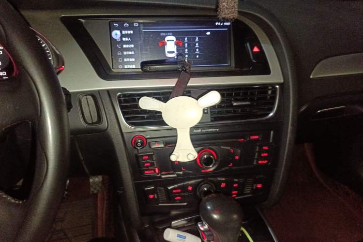 Used Audi A4L 2012 1.8 TFSI Automatic Comfort Model Audio And AC Panel