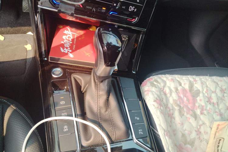 Used Volkswagen Passat 2023 Revised 380TSI Luxury Edition Gear Lever