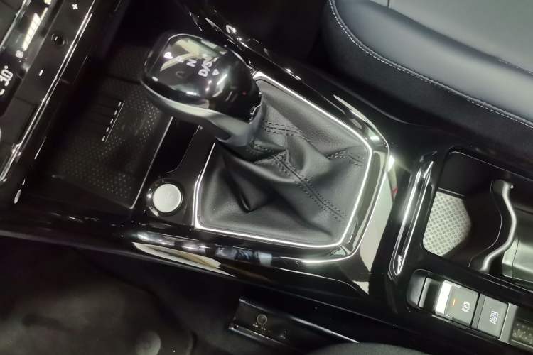 Used Volkswagen Tharu 2025 NewRui 300TSI Prestige Edition Gear Lever