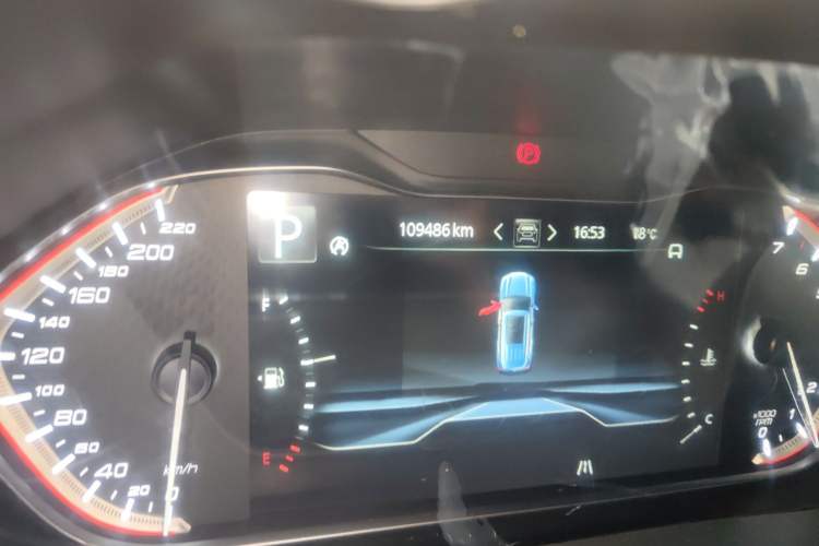 Used SAIC MAXUS D90 2017 2.0T Automatic All-Wheel Drive Polaris Odometer Close Up