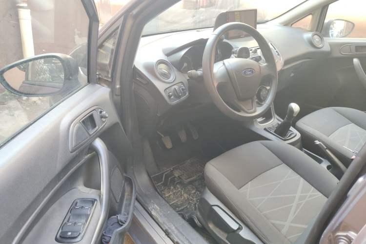 Used Ford Fiesta 2013 Sedan 1.5L Manual Fashion Edition Driver Seat