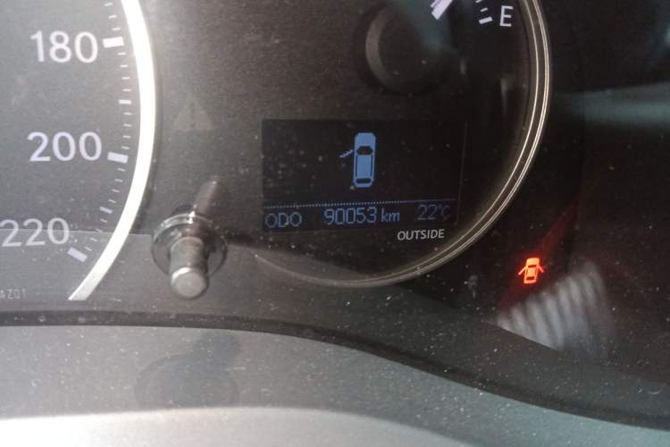 Used Lexus CT 2014 CT200h Elite Edition Monochrome Odometer Close Up