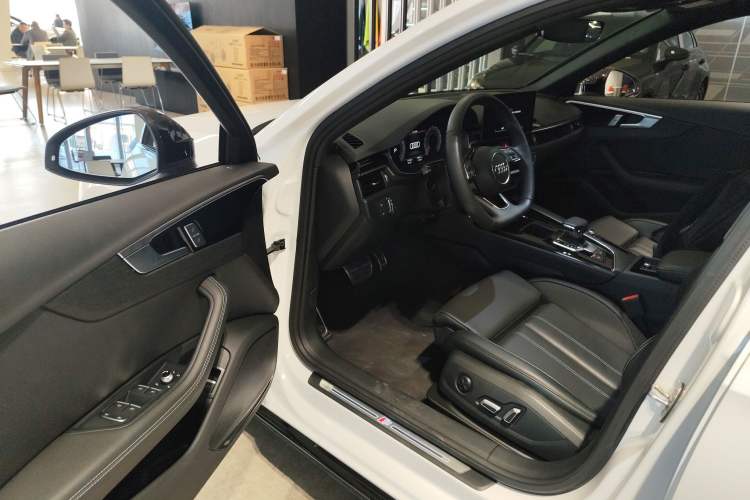 Used Audi A4L 2024 40 TFSI Luxury Dynamic Edition
