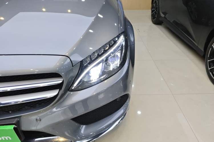 Used Mercedes-Benz C-Class 2017 Facelift C 200 L 4MATIC Sport Edition
