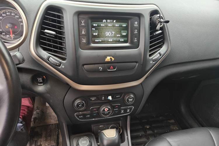 Used Jeep Cherokee 2016 2.4L Professional Edition
