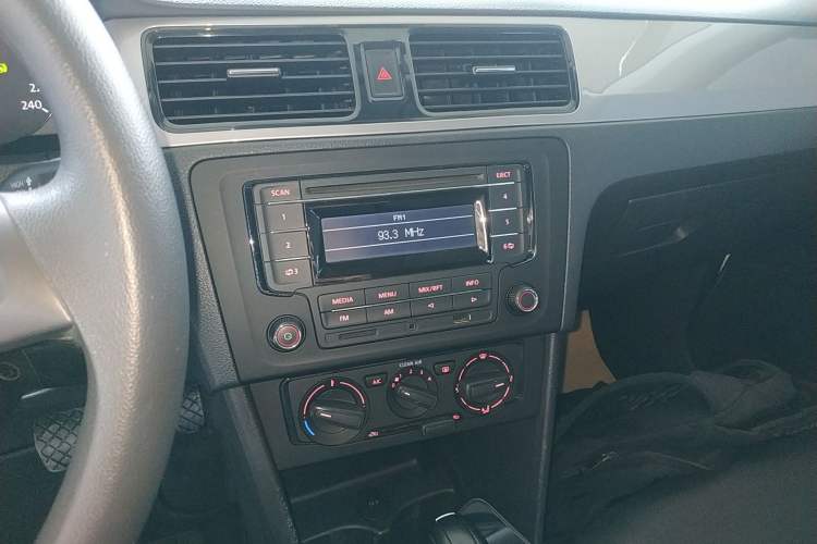 Used Volkswagen Santana 2015 Haval H6 1.6L Automatic Luxury Model Audio And AC Panel