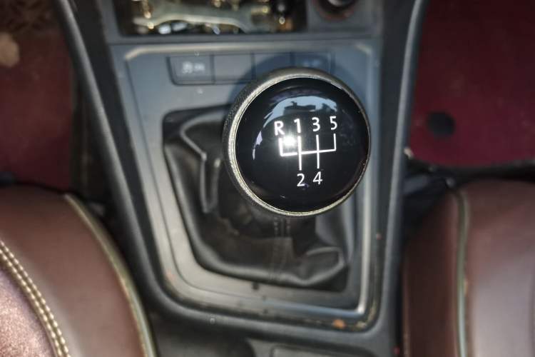 Used Volkswagen Lavida 2015 1.6L Manual Fashion Edition Gear Lever